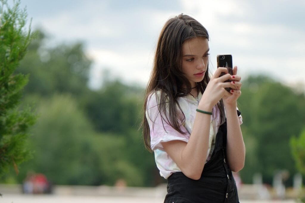 girl, teenager, taking photos, smartphone, outdoors, park, nature, trees, shortly, looking, watching, photographing, pretty