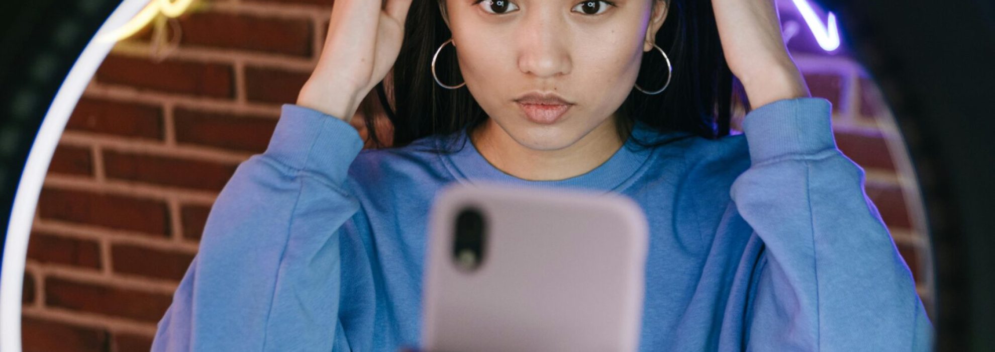Liza pexels ivan s 7676400